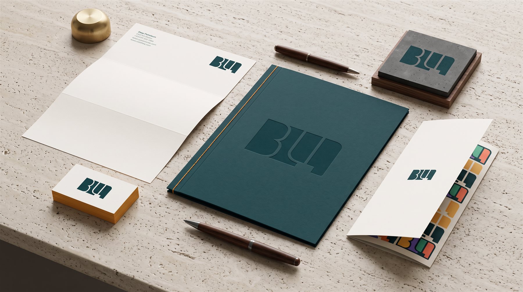 Señalética de oficina de Bloq con logotipo y sistema de color modular en pared y recepción